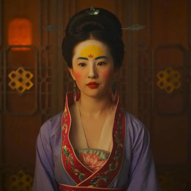 The “e-huang” makeup in Mulan (2020) 